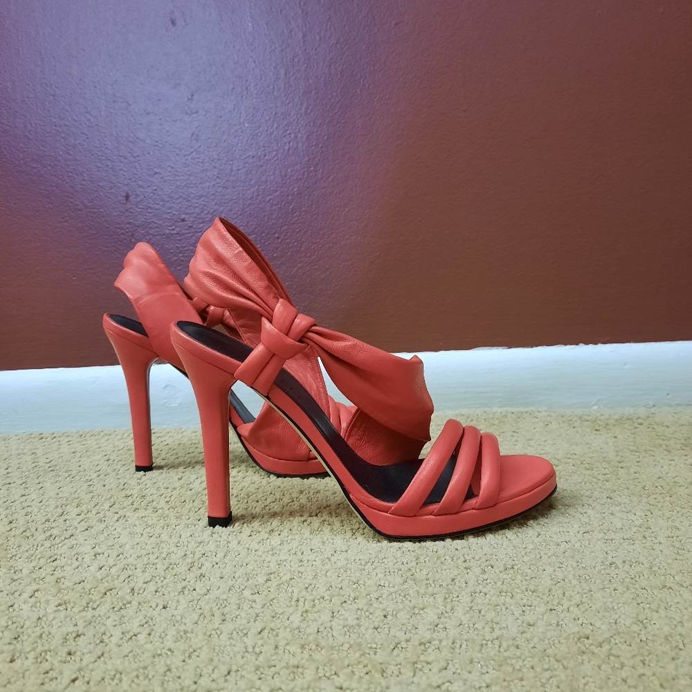 NIB Vaneli Karida 7.5M shoes in Red Nappa